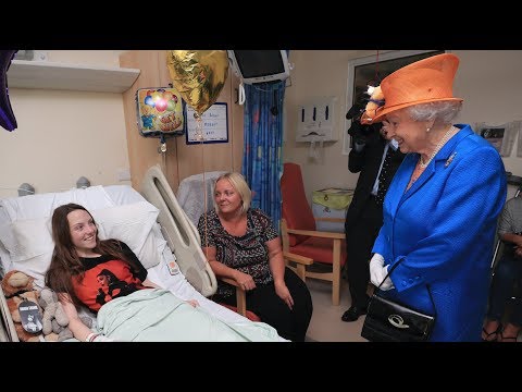 Video: Queen Elizabeth II Visits The Victims Of Manchester