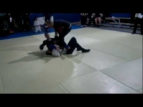 გ. აფციაური ხელჩართულ ბრძოლაში.