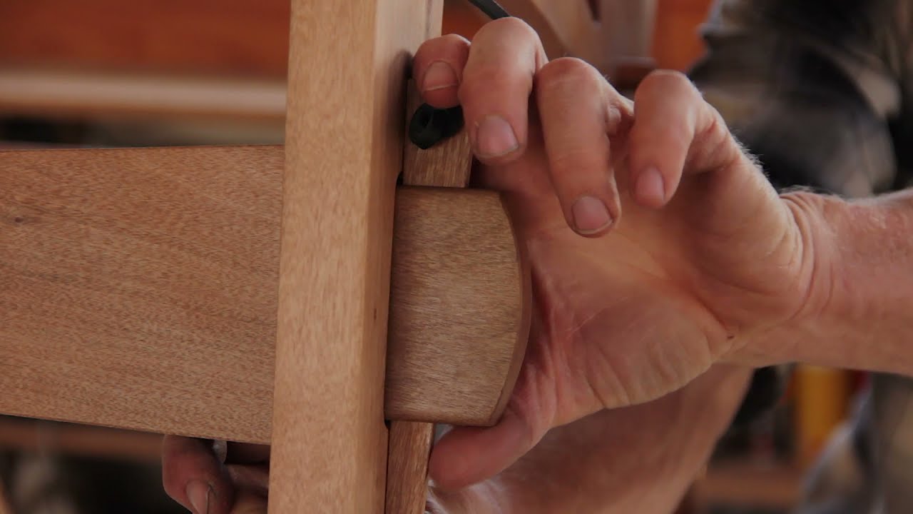 Quilpo Black Leather Sling Chair Details