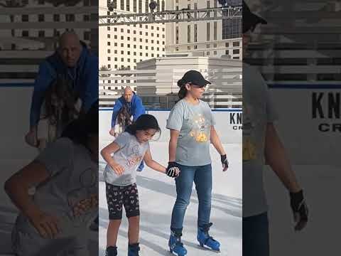 Video: Eislauf in Las Vegas im The Rink at Cosmopolitan