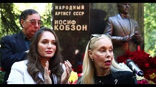 Год без Иосифа Кобзона: на открытии памятника в его честь собрались близкие и коллеги народного арти Год без Иосифа Кобзона: на открытии памятника в его честь собрались близкие и коллеги народного арти