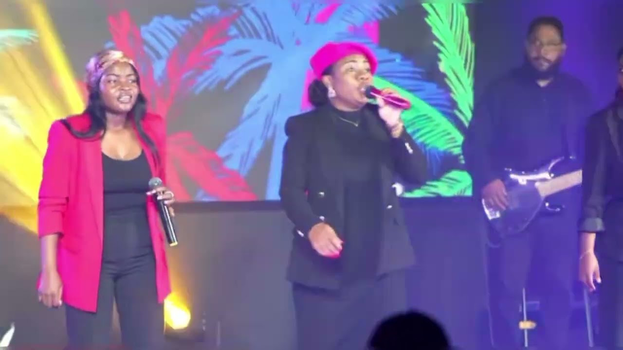 RESTAUROU- RESTAURÉ/ Debora Lukalu COVER danylla Kampos