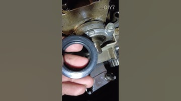 Honda Civic 1996 Camshaft Seal (Old vs New)