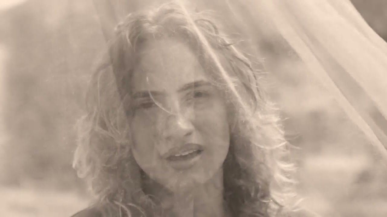 Delilah Montagu – Bikini (Official Music Video) adlı videoyu YouTube'da izle Delilah Montagu – Bikini (Official Music Video) adlı videoyu YouTube'da izle