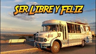 Son FELICES VIVIENDO EN este BONDI mercedes 1114 | En PLAYAS DORADAS con amigos viajeros. (VT#14)