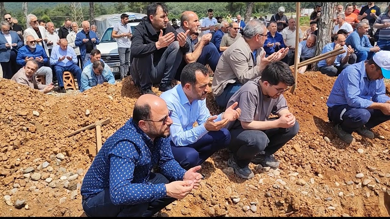 İl Milli Eğitim Şube Müdürü Ahmet Akküncü'nün Babası Mehmet Akküncü dualarla toprağa verildi.