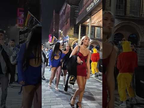 الحياة الليلية للسيدات العازبات في ليفربول بعد منتصف الليل الحياة الليلية  