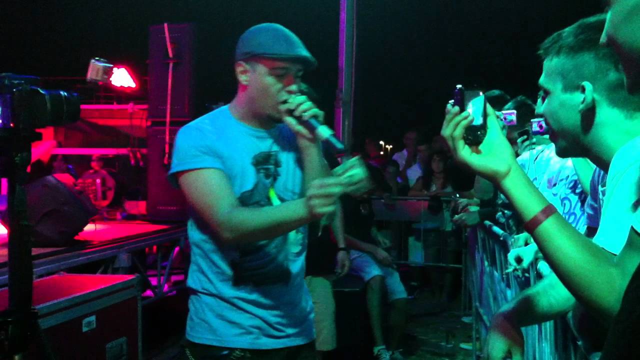 Kiave - Freestyle con gli oggetti del pubblico  @Ladispoli