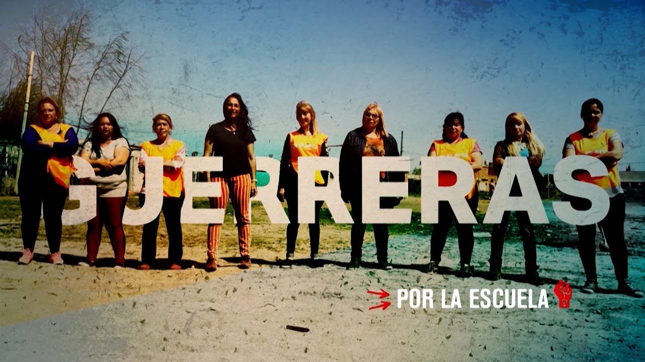 En el barro, ayudan a los chicos a ir a la escuela - #Guerreras en Telefe Noticias telefe noticias hoy 20 hs