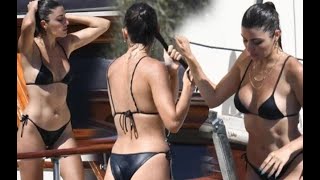 Hande Erçel Bikinili