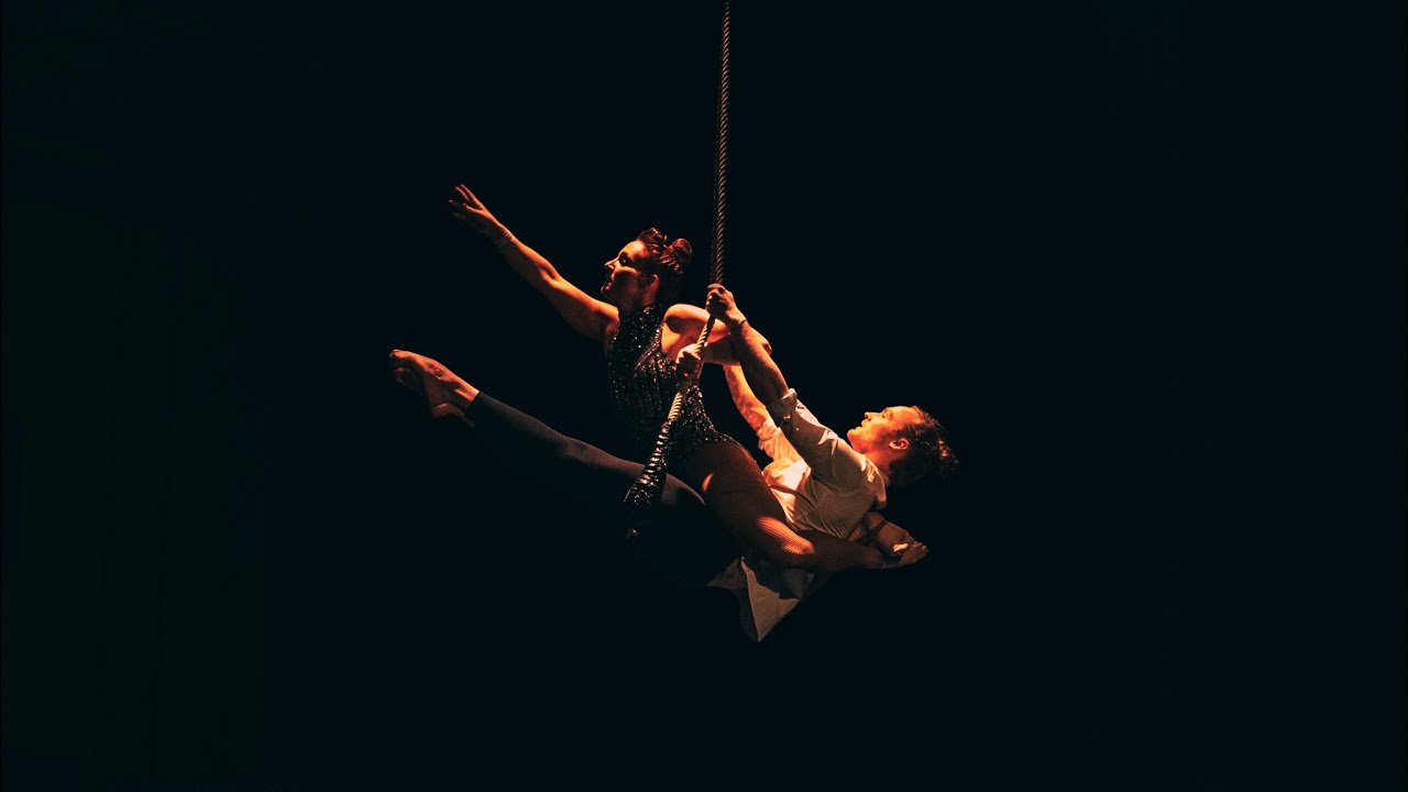 Duo Circo - Rewrite the stars Acro Trapeze