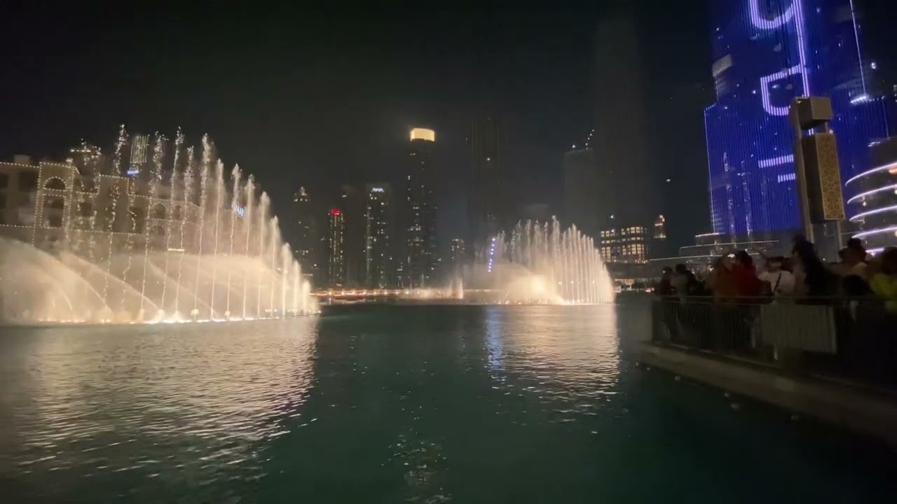 Dubai mall dancing fountain