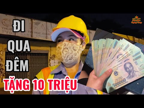 Video 10 TRIỆU ĐỒNG tặng những người LAO CÔNG QUÉT DỌN đường... - youtube