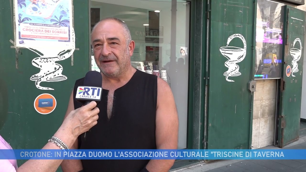 CROTONE IN PIAZZA DUOMO L'ASSOCIAZIONE CULTURALE TRISCINE DI TAVERNA