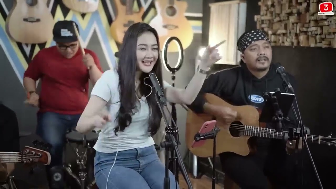 AYU TING TING - GOYANG MUJAER || 3PEMUDA BERBAHAYA FEAT VENI NURDAISY