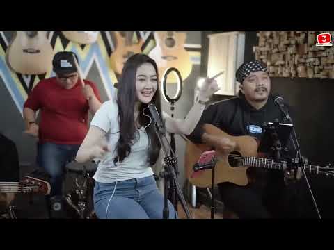 Fira Cantika \u0026 Nabila Ft. Bajol Ndanu - Geboy Mujair (Official Music Video)