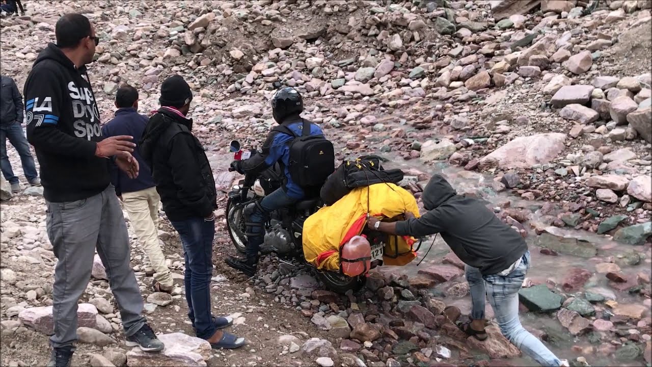 leh-ladakh-almost-stuck-wagon-r-zing-zing-bar-leh