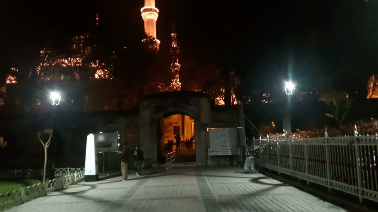 Sultanahmet & Ayasofya Camii Karşılıklı Yatsı Ezanı(Hadi DURAN & Okan SAĞDIÇ)