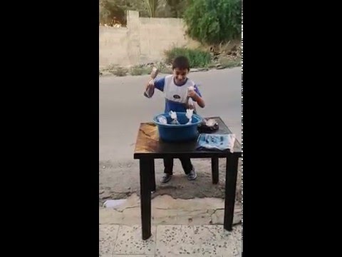 مالك يبيع تمر هندي