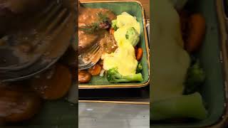 Yummy Tenden Loin Beef Turkey & Porl With Chanterelles Sauce Yt