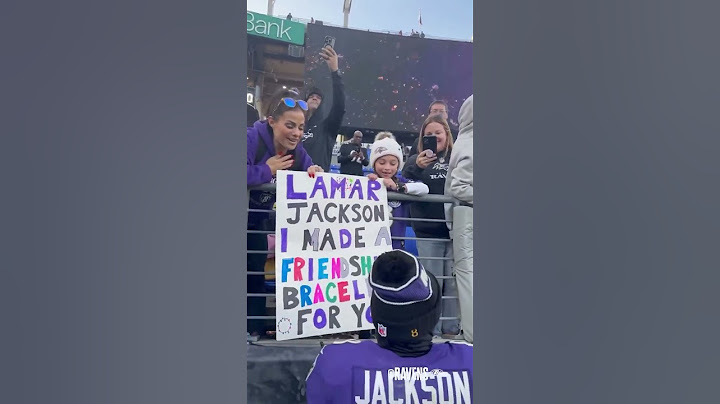 Lamar Jackson made this fan’s day 🙌 (via @ravens/IG) #shorts