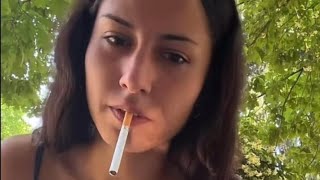 Stunning Italian girl smoking two cigarettes in a row 😍🚬 screenshot 2