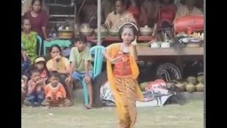 Lengger gadis cilik: Bendrong Kulon (Dawet ayu Banjarnegara)