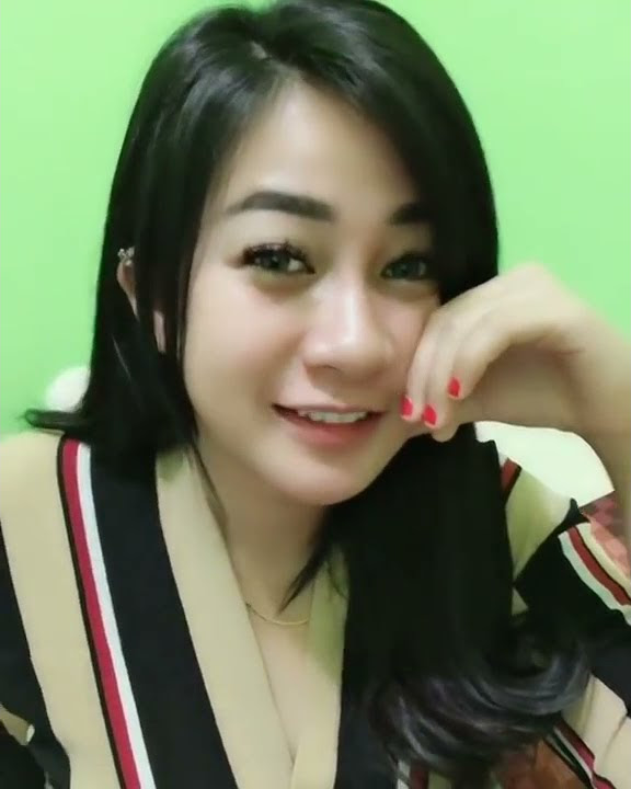 Cewek cantik godain cowok story WA ngapak 1