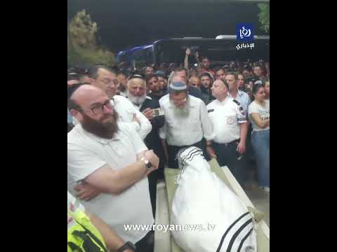 نواح وبكاء في جنازة مستوطنيين قتلا بعملية إطلاق النار بمستوطنة عيلي في الضفة الغربية