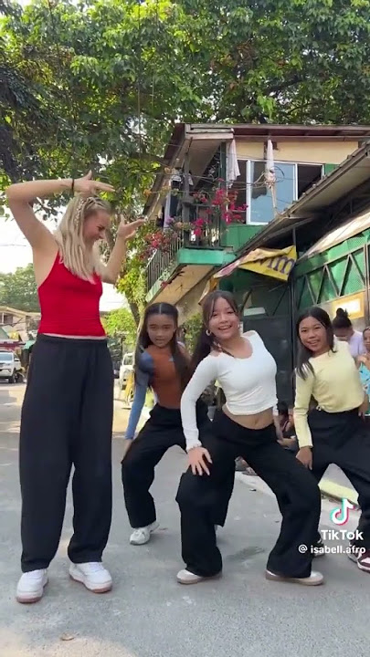 Boogie on down | @isabellaafro  @ScarlettAstrid @katehillarytamani3060 #ScarlettAstrid
