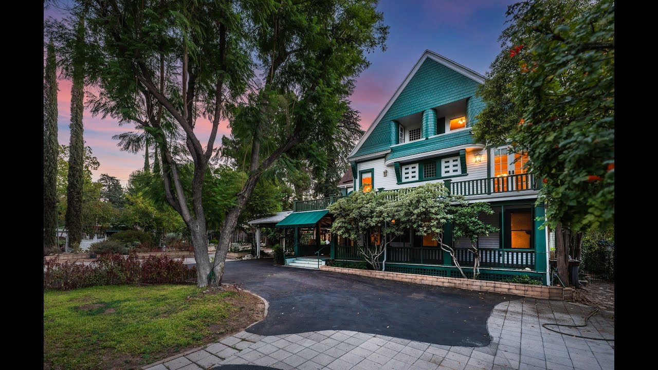 History, Romance, & Charm - 1891 Victorian House - Queen Anne