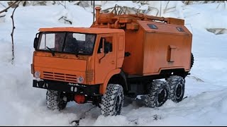 RC КАМАЗ 4310 на снежном бездорожье. RC KAMAZ 4310 1/18 snow off road action