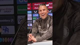 Hoe lukte Feyenoord het om de transfer van Sterling helemaal stil te houden? 😂🤐 #Sterling #Feyenoord