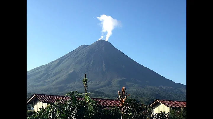 Arenal: The Young and Deadly Mountain - A Glenn Ra...