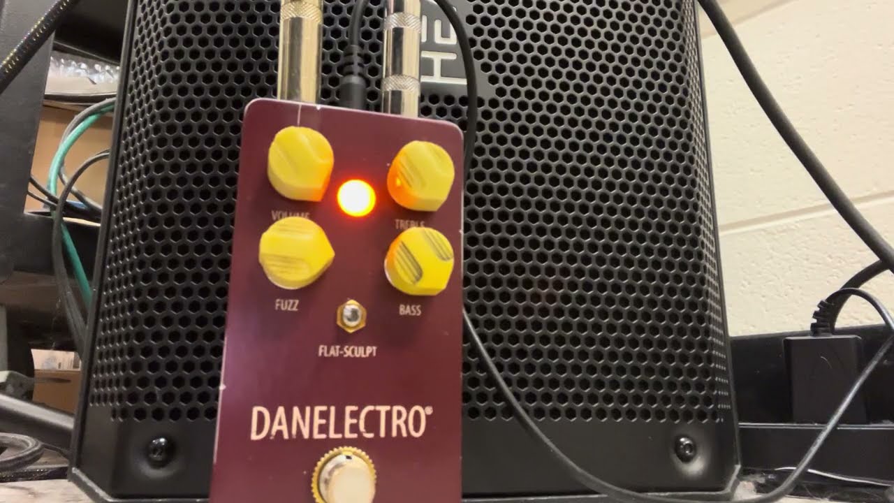 Danelectro The Eisenhower Fuzz high gain pedal+Schecter Omen Elite