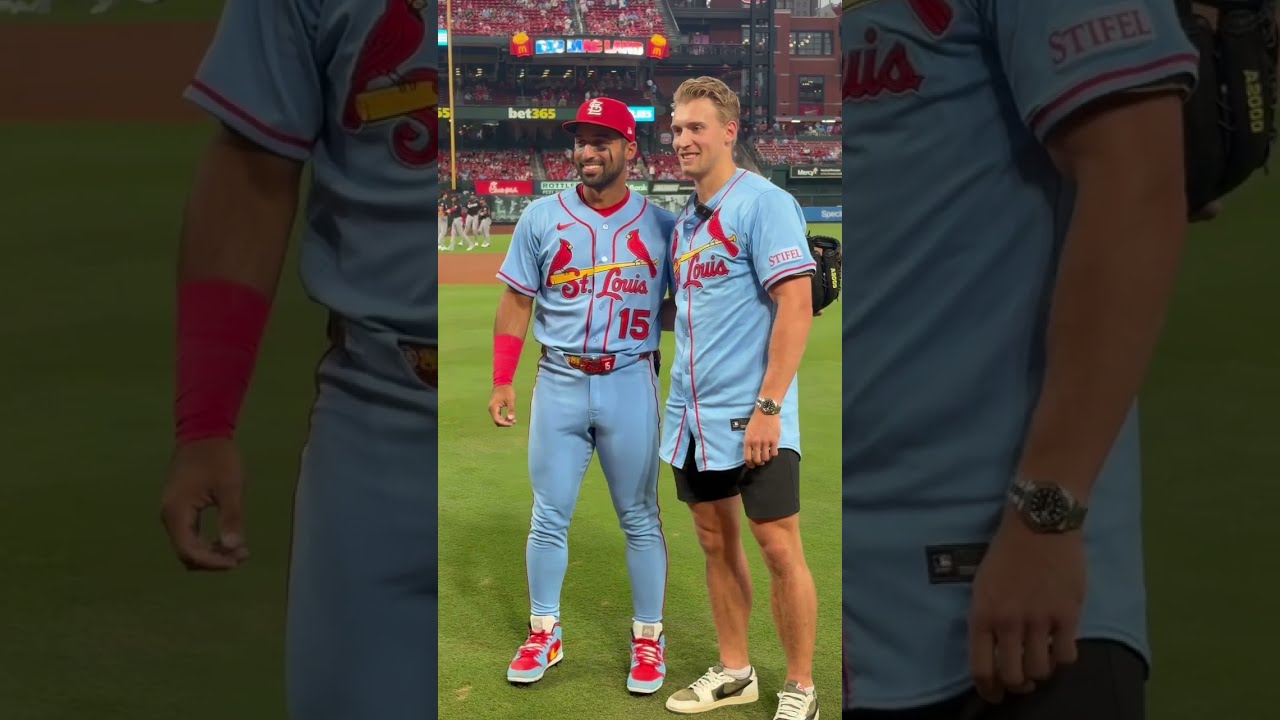 Holloway throws out first pitch