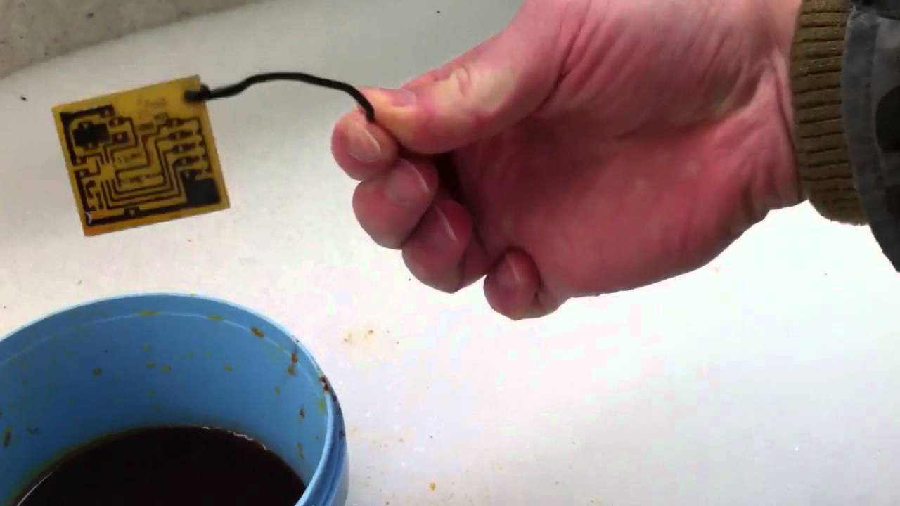 Хлорное железо травим платку - YouTube