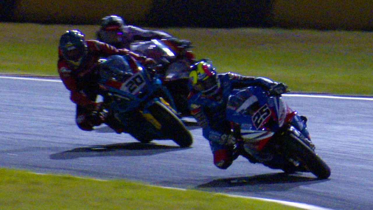 Лучшая мотогонка 2025 года? | Moto2 против ASBK против BSB | Серия летних ночных гонок в Сент-Джо...