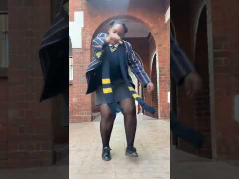 Kwelizayo is streaming Dancer Keaaaa #sourhafrica #3step #kwelizayo