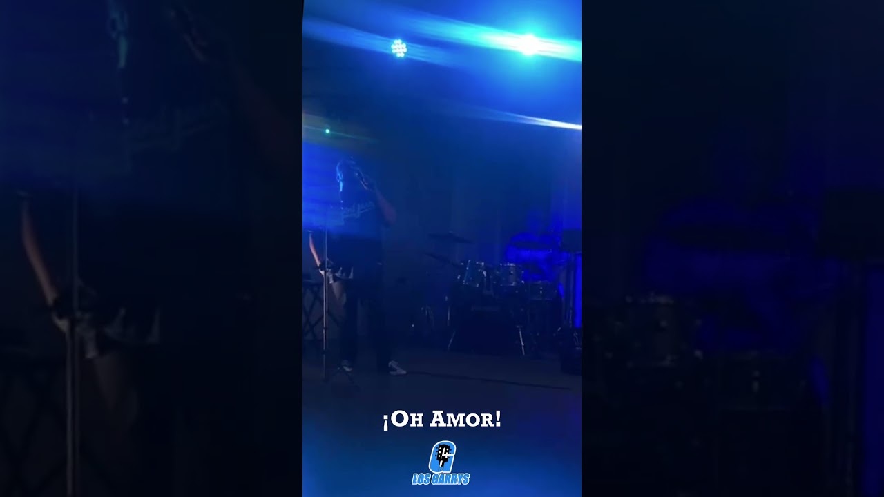 Sus amigos LOS GARRYS en vivo. Que bonito es conectar con la gente a través de la música 