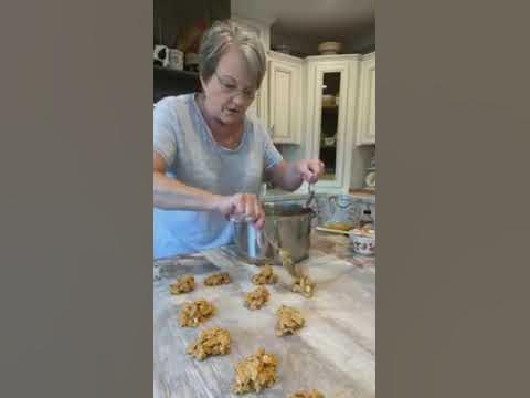 Mama Sue makes OLD-FASHIONED CORNFLAKE CANDY | Desserts from your ...