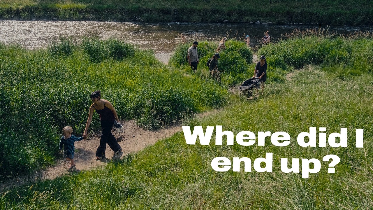 Streetphotography in a RANDOM Location - YouTube