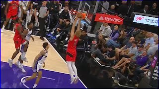 Gradey Dick finishes the Alley-OOP Dunk from Quickley