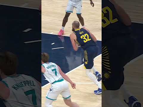 Jay Huff has HUGE SLAM & Bench is LOVING IT 🔥