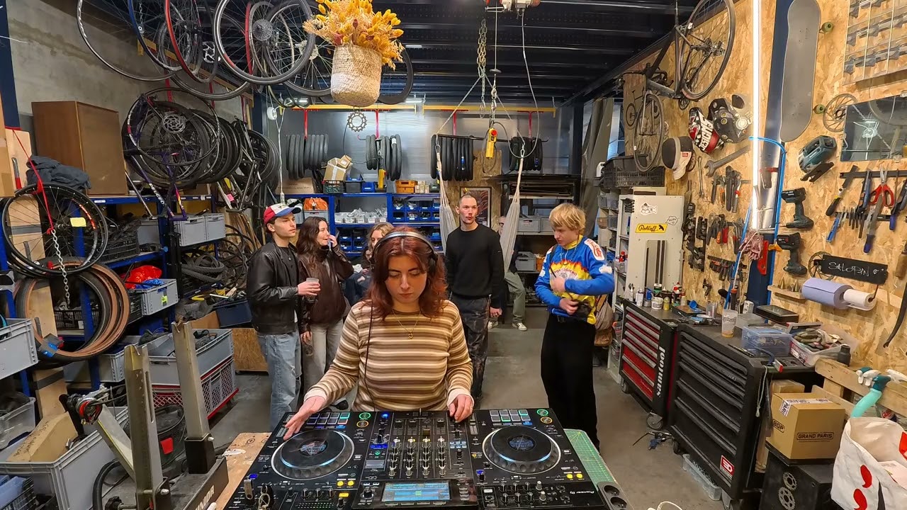 Jiji kyx | techno & bass music set | S07 E02 | matin.