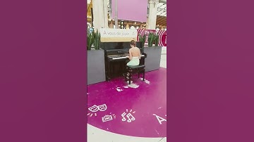 Thumbnail of piano on train station at Paris