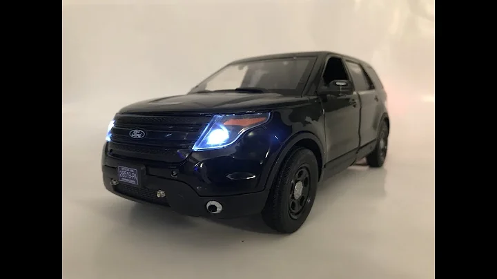 Robert's 1:18 Unmarked Diecast Police Explorer with Working Lights