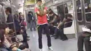 Korean Tecktonik dance - 테크토닉 댄스 지하철에서