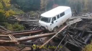 УАЗ едет по бревнам. Опасный ТРЮК из Жизни. Старый мост