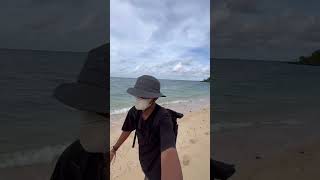 Ada makam di pulau ini